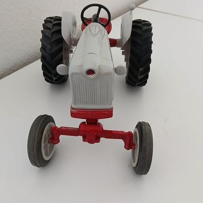 Vintage Ford Tractor Die-Cast Model – Red & Gray