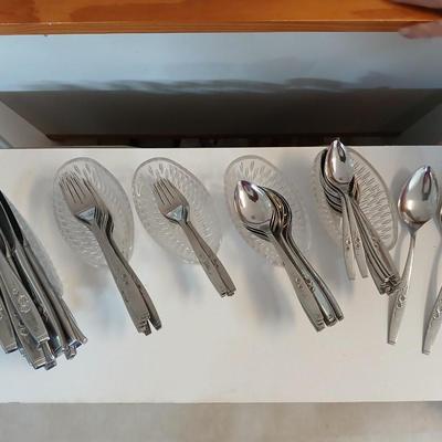 Vintage Stylehouse Stainless Steel Forks – Floral Pattern 70 piece set with 5 vintage Princess House Highlights Germany glass buffet holders