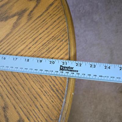 Queen Anne-Style Round Side Table with Cabriole Legs (1 of 2)