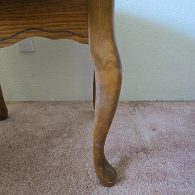 Queen Anne-Style Round Side Table with Cabriole Legs (1 of 2)