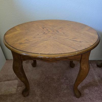 Queen Anne-Style Round Side Table with Cabriole Legs (2 of 2)
