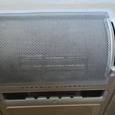 Nice Lasko Ceramic Element Space Heater Full Room Heat w/ Timer & Digital Controls