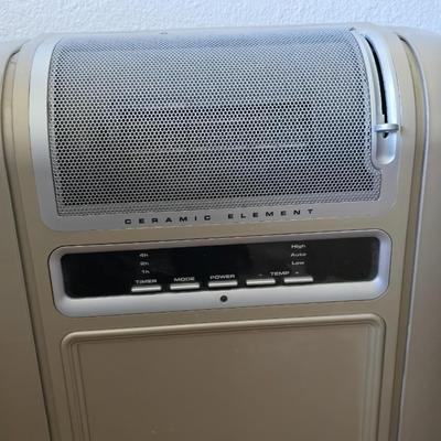 Nice Lasko Ceramic Element Space Heater Full Room Heat w/ Timer & Digital Controls