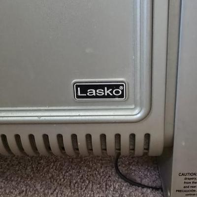 Nice Lasko Ceramic Element Space Heater Full Room Heat w/ Timer & Digital Controls