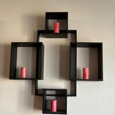 Lots of wall Decor, must see all pictures