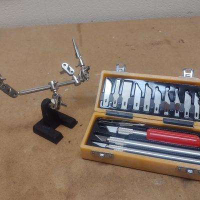 Double Clip Helping Hands and Exacto Knife Set