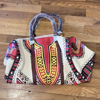 Six Bohemian Shoulder Bags and Duffels (LR-DZ)