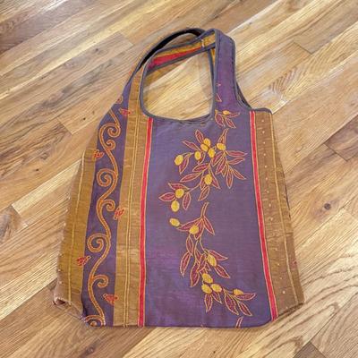 Six Bohemian Shoulder Bags and Duffels (LR-DZ)