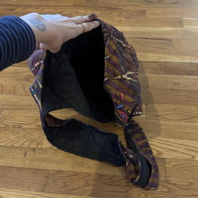 Six Bohemian Shoulder Bags and Duffels (LR-DZ)