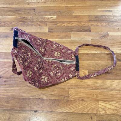 Six Bohemian Shoulder Bags and Duffels (LR-DZ)