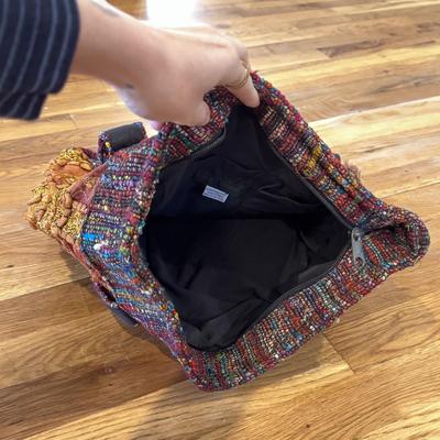 Six Bohemian Shoulder Bags and Duffels (LR-DZ)