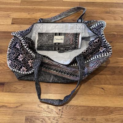 Six Bohemian Shoulder Bags and Duffels (LR-DZ)