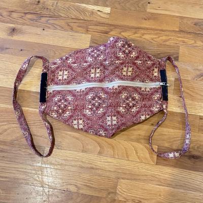 Six Bohemian Shoulder Bags and Duffels (LR-DZ)