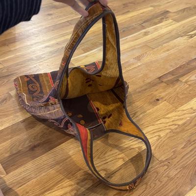 Six Bohemian Shoulder Bags and Duffels (LR-DZ)
