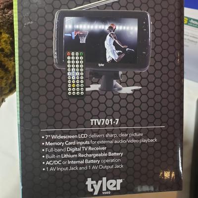 8 5" Panasonic DVD Player, 7" Tyler LCD TV & Curtis Computer Tools (L-KD)