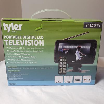 8 5" Panasonic DVD Player, 7" Tyler LCD TV & Curtis Computer Tools (L-KD)