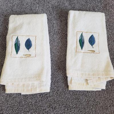 Bath Accessories-NIB Moen Shower Head, Squatty Potty and More! (PB-KD)