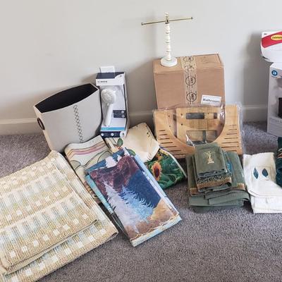 Bath Accessories-NIB Moen Shower Head, Squatty Potty and More! (PB-KD)