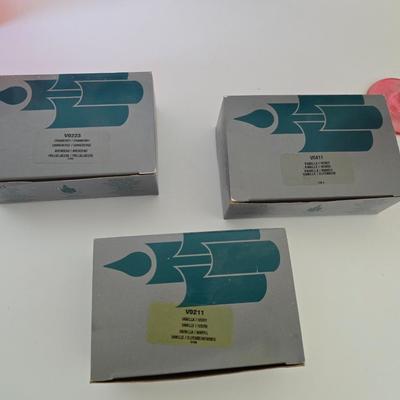 Vintage Home Décor & Party Lite Candle Set – Metal Pastel Floral Iris wall hanging & Pink Glassware