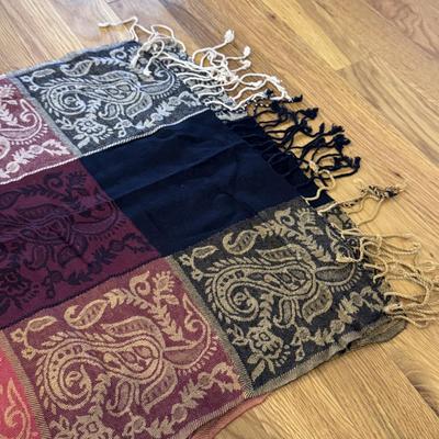 Nine West, Paparazzi, Collection Eighteen, and Other Scarves (GB2)