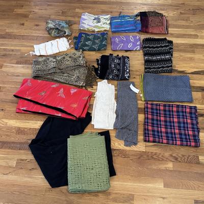 Nine West, Paparazzi, Collection Eighteen, and Other Scarves (GB2)