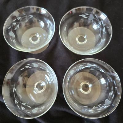 Princess house bowl with 4 smaller serving bowls - Heritage Collection etched design