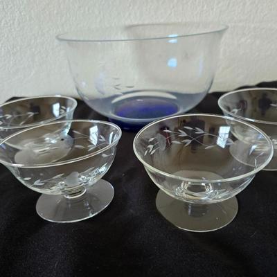 Princess house bowl with 4 smaller serving bowls - Heritage Collection etched design