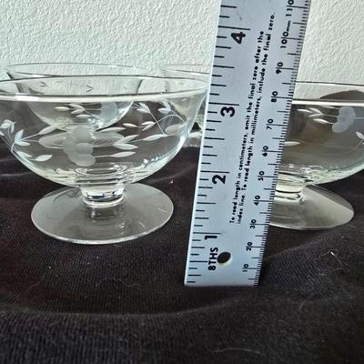 Princess house bowl with 4 smaller serving bowls - Heritage Collection etched design