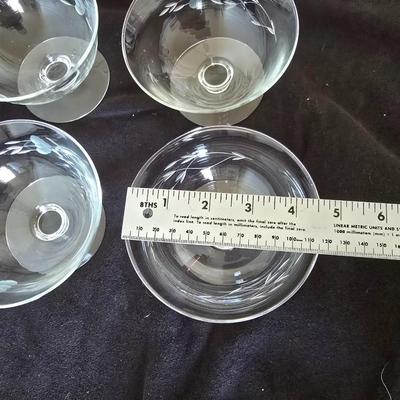 Princess house bowl with 4 smaller serving bowls - Heritage Collection etched design