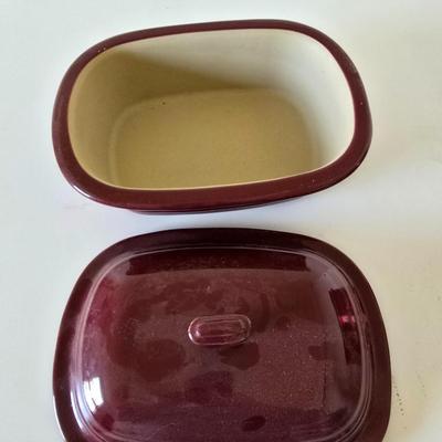 Pampered Chef Deep Covered Baker – Cranberry