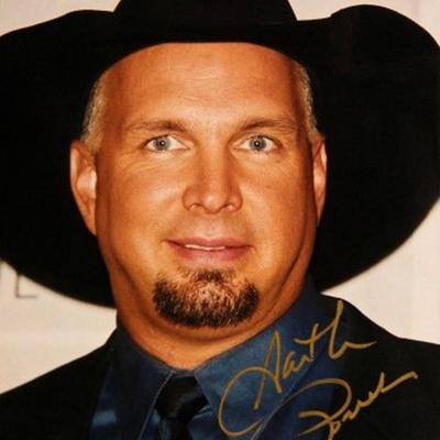 Garth Brooks signed photo