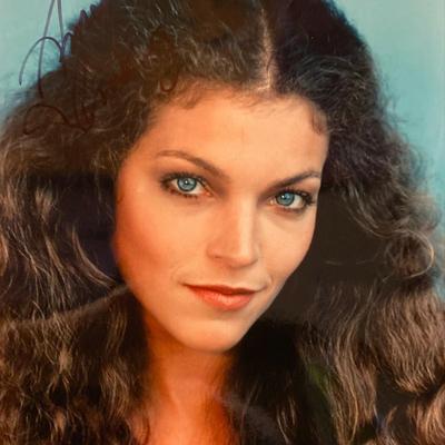 Amy Irving signed photo