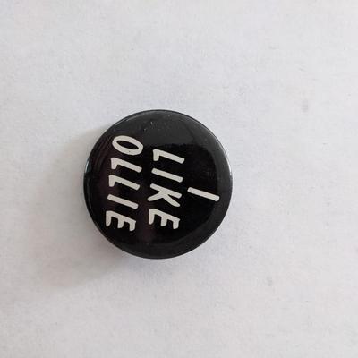 I Like Oliver North pin