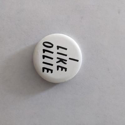 I Like Oliver North pin