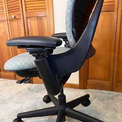 High-End Steelcase Leap Ergonomic Desk Office Chair