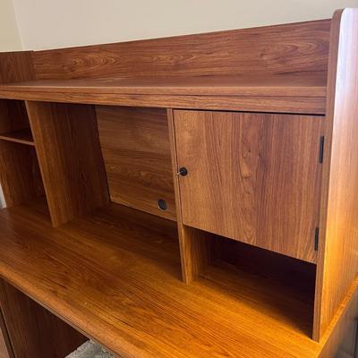 Computer Desk w Hutch