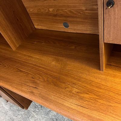 Computer Desk w Hutch