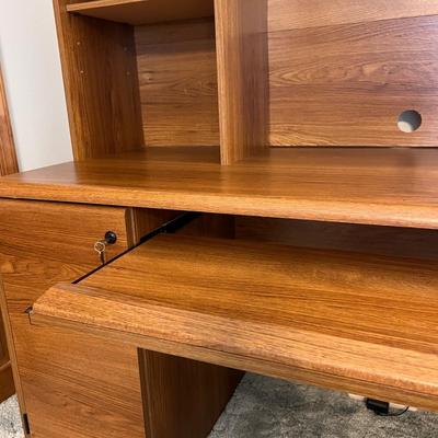 Computer Desk w Hutch