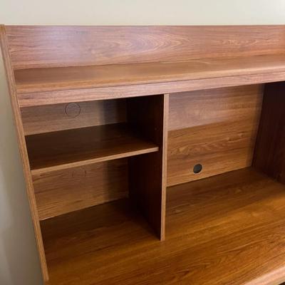 Computer Desk w Hutch