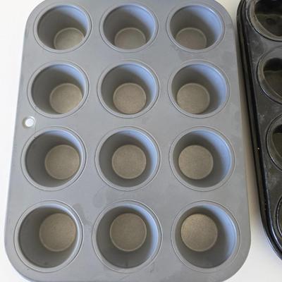 Bake It Like You Mean It – 3-Piece Bakeware Lot - Springform Cake Pan Set + Muffin Tins