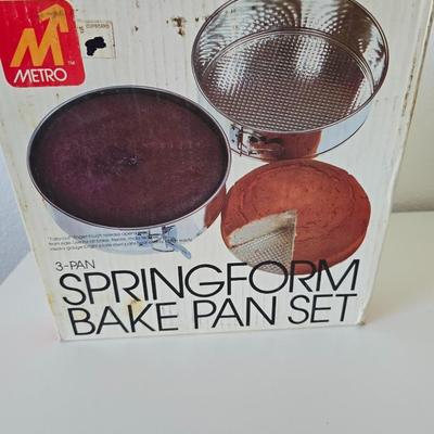 Bake It Like You Mean It – 3-Piece Bakeware Lot - Springform Cake Pan Set + Muffin Tins