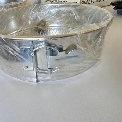 Bake It Like You Mean It – 3-Piece Bakeware Lot - Springform Cake Pan Set + Muffin Tins