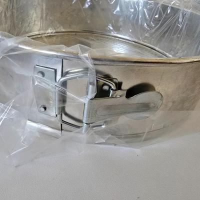 Bake It Like You Mean It – 3-Piece Bakeware Lot - Springform Cake Pan Set + Muffin Tins