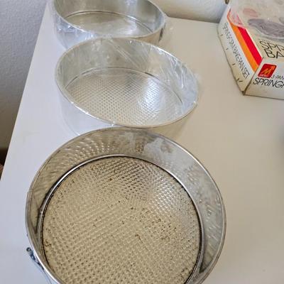 Bake It Like You Mean It – 3-Piece Bakeware Lot - Springform Cake Pan Set + Muffin Tins