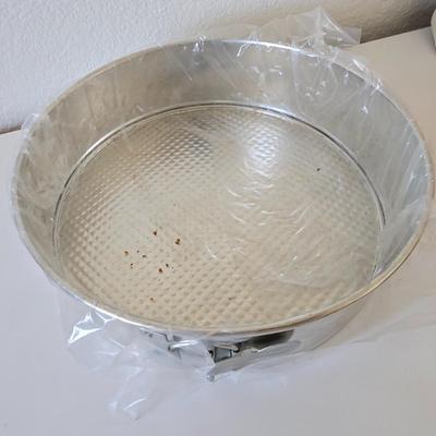 Bake It Like You Mean It – 3-Piece Bakeware Lot - Springform Cake Pan Set + Muffin Tins