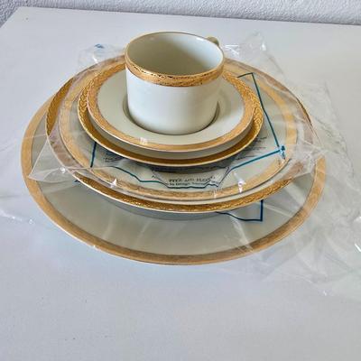 6-piece place setting fine China Roanoke (Gold) by Fitz & Floyd - Buy one set or 12 sets - you choose!