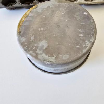 Muffin & Cake Pans – Lot of 4