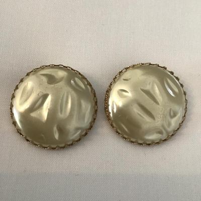 Vintage faux pearl Circular clip on earrings,