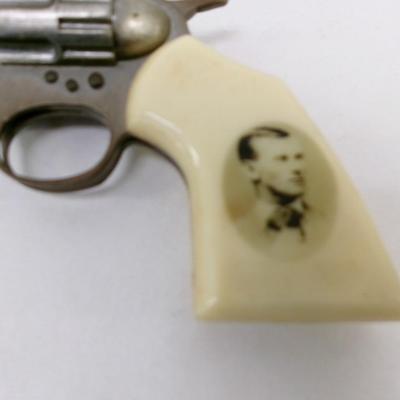 Vintage Sheriff Pistol Revolver Gun Knife
