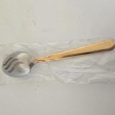 Mikasa Pirouette stainless Gold Accented Serving Utensils – Set of 3 (New in Packaging)